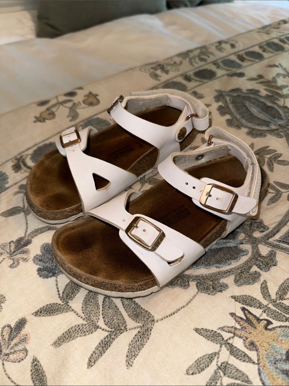 Girls Birkenstock Rio sandal white and rose gold